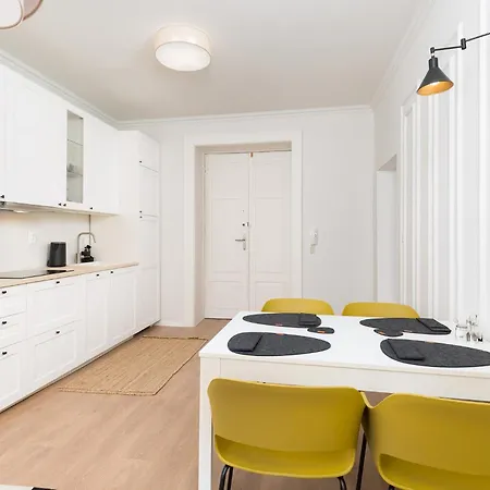 Chic Port 1br By Irundo Apartment *